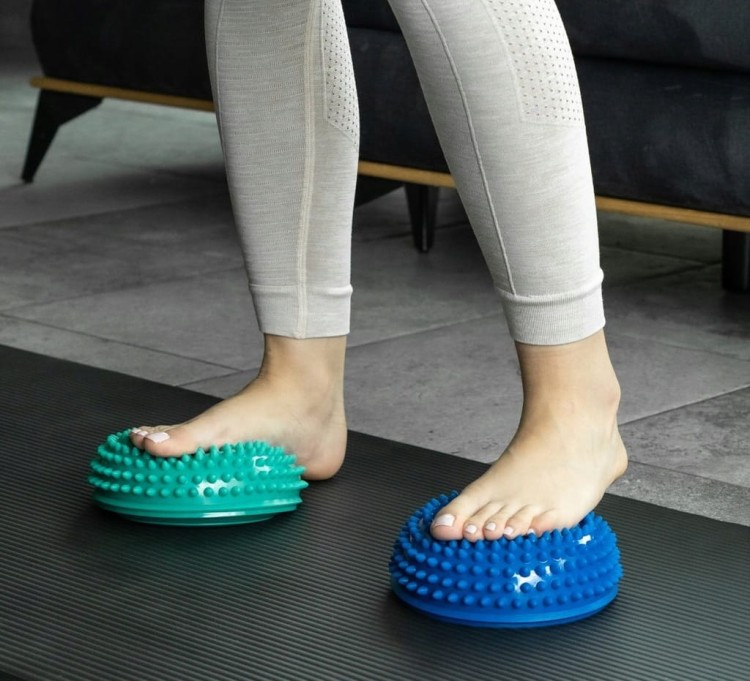 Masażer z wypustkami sensorycznymi (pół piłki) ø16x7 cm zielona PÓŁJEŻYK