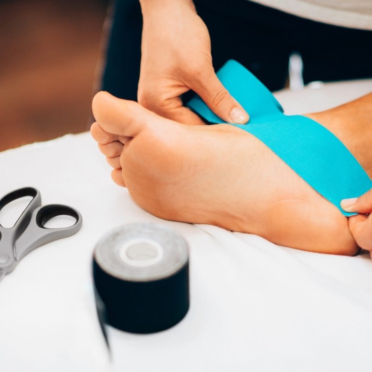 Taśma do kinesiotapingu Kinesio 5 cm x 4 m czarny