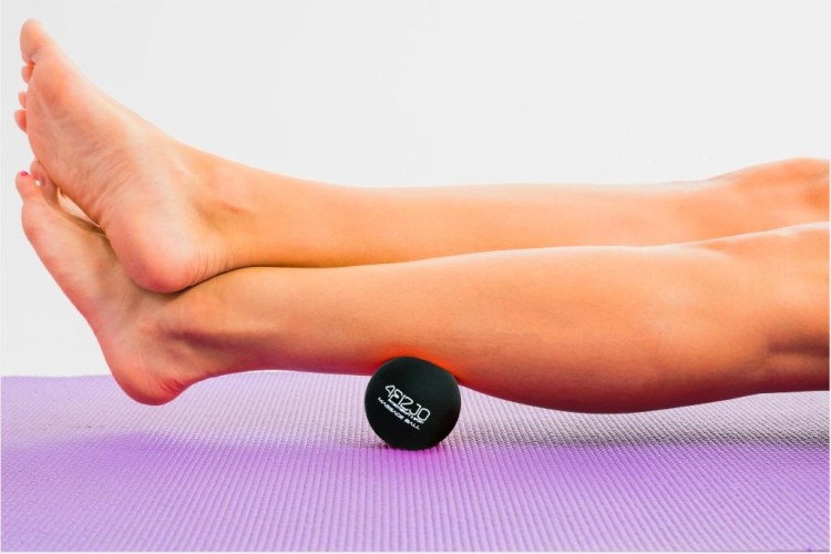 Piłka gładka LACROSSE twarda do masażu 4FIZJO średnica 6,25 cm czarna