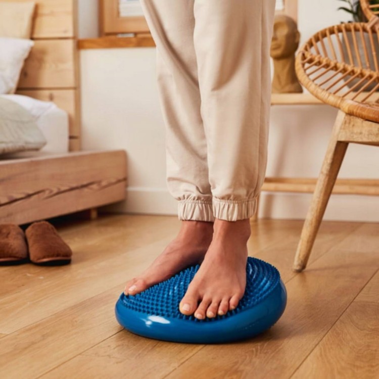 Poduszka balansowa wypustkami sensorycznymi z pompką ø 33 cm fioletowa